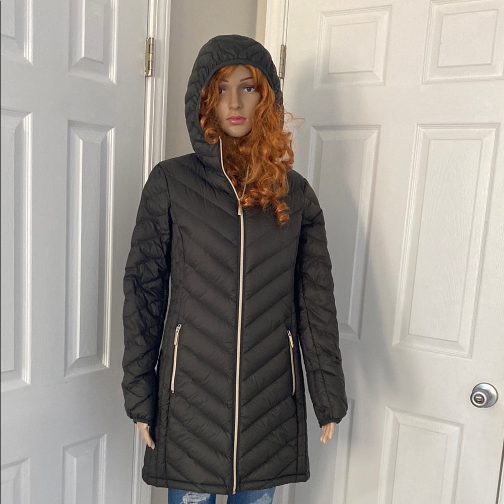 Women's Black Hooded Puffer Coat